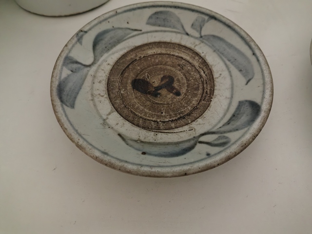 古玩陶瓷花卉紋青花盤真品鑒賞圖