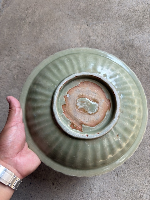 古玩陶瓷龍泉窯青釉盤真品鑒賞圖