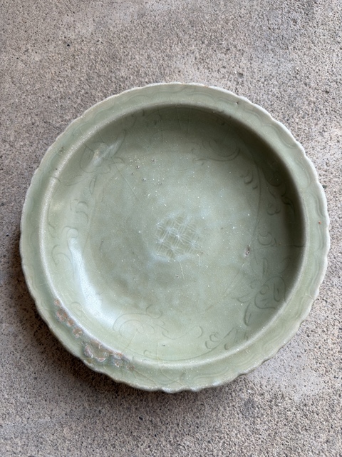 古玩陶瓷龍泉窯青釉盤真品鑒賞圖