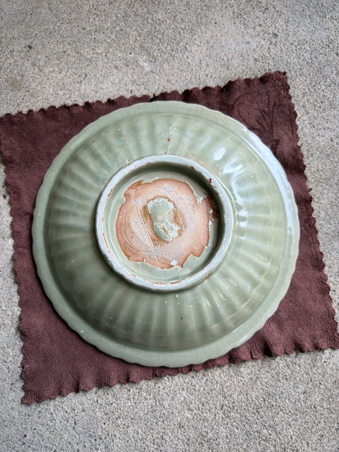 古玩陶瓷龍泉窯青釉盤真品鑒賞圖