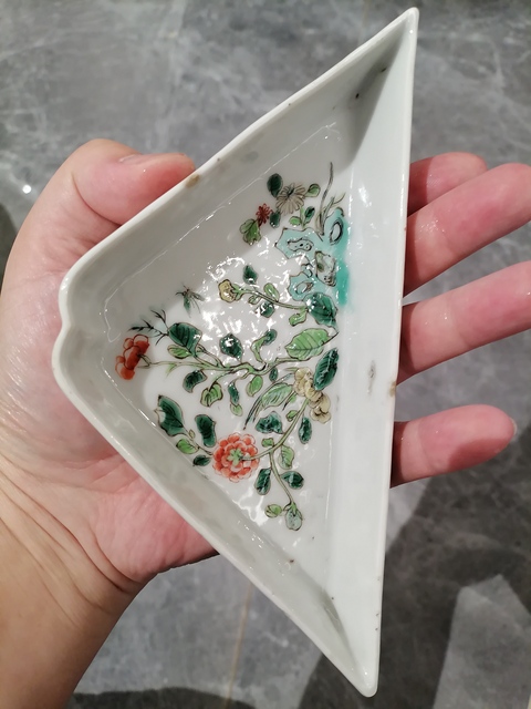 古玩陶瓷五彩洞石花卉紋攢盤真品鑒賞圖