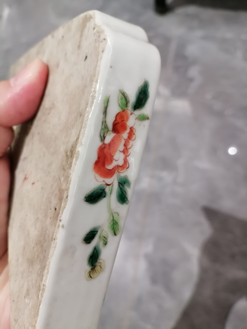 古玩陶瓷五彩洞石花卉紋攢盤真品鑒賞圖