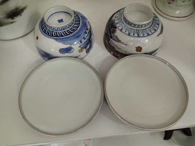 古玩陶瓷日本明治青花礬紅山水人物蓋碗真品鑒賞圖