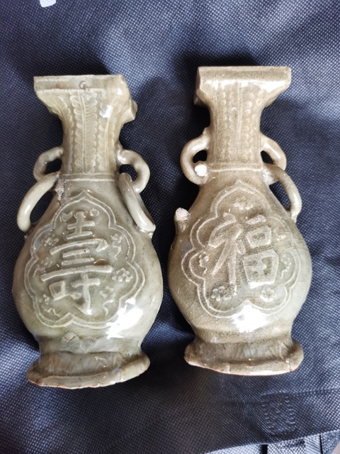 古玩陶瓷龍泉青瓷福壽紋雙耳銜環瓶真品鑒賞圖