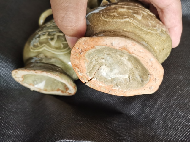古玩陶瓷龍泉青瓷福壽紋雙耳銜環瓶真品鑒賞圖
