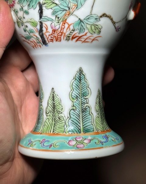 古玩陶瓷粉彩花鳥紋獅耳盤口瓶真品鑒賞圖