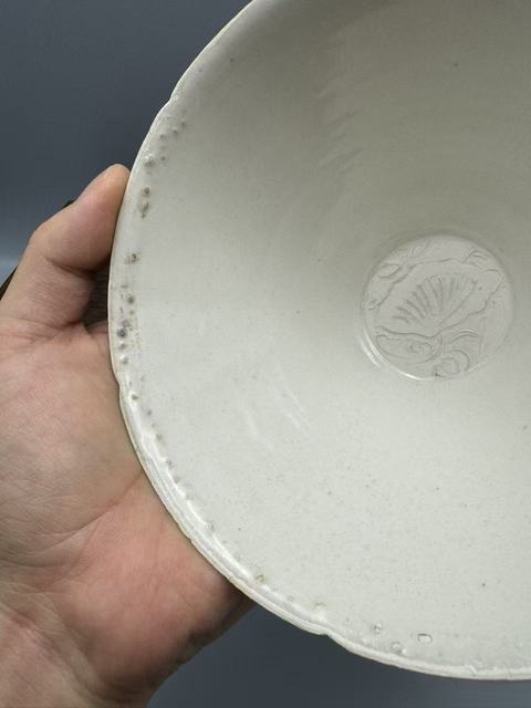 古玩陶瓷定窯荷花碗真品鑒賞圖