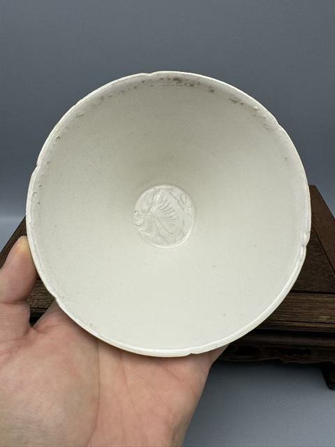 古玩陶瓷定窯荷花碗真品鑒賞圖