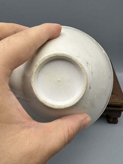 古玩陶瓷定窯荷花碗真品鑒賞圖
