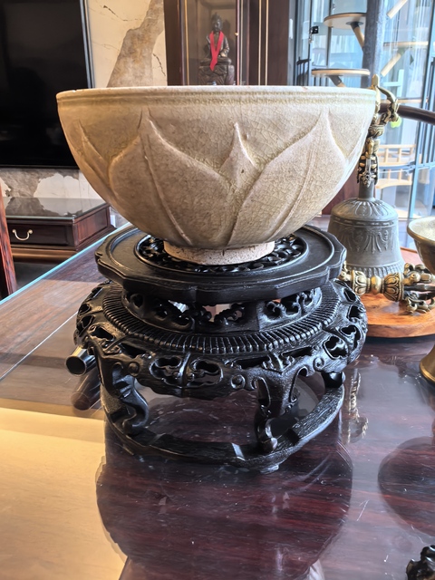 古玩陶瓷南朝洪州窯青釉蓮瓣紋碗真品鑒賞圖