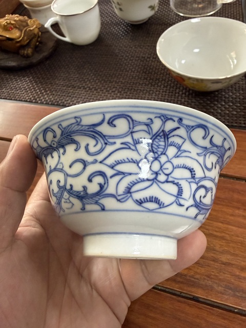 古玩陶瓷花卉紋青花碗真品鑒賞圖