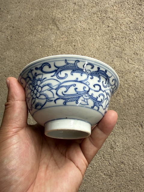 古玩陶瓷花卉紋青花碗真品鑒賞圖