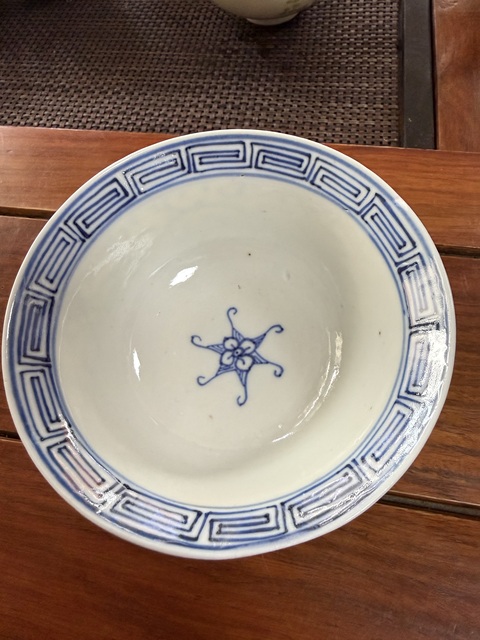 古玩陶瓷花卉紋青花碗真品鑒賞圖
