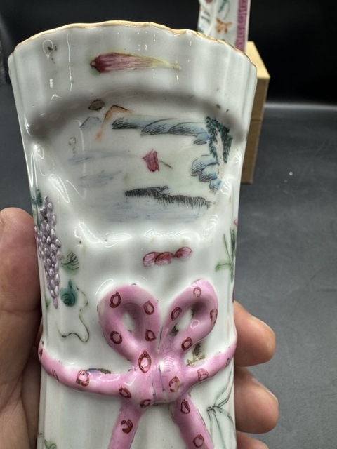 古玩陶瓷民國山水紋粉彩壁瓶真品鑒賞圖
