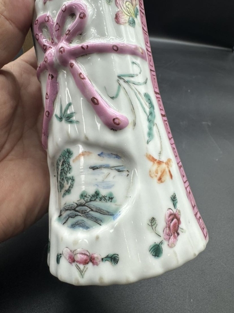 古玩陶瓷民國山水紋粉彩壁瓶真品鑒賞圖