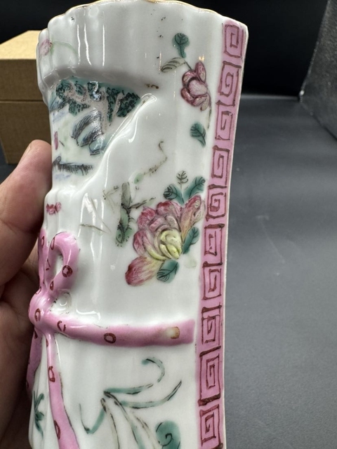 古玩陶瓷民國山水紋粉彩壁瓶真品鑒賞圖