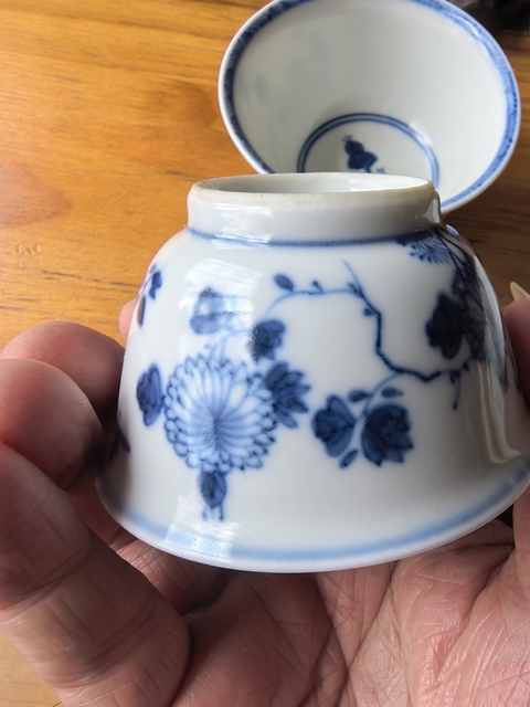 古玩陶瓷花卉紋青花杯盤真品鑒賞圖