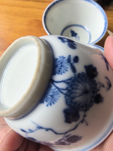 古玩陶瓷花卉紋青花杯盤真品鑒賞圖