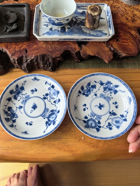 古玩陶瓷花卉紋青花杯盤真品鑒賞圖