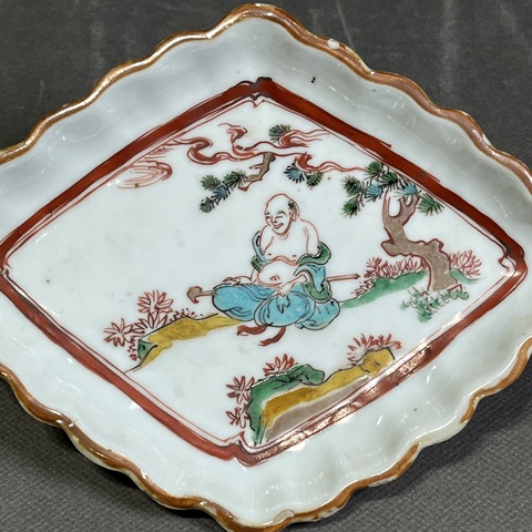 古玩陶瓷日本江戶五彩羅漢圖花口盤真品鑒賞圖