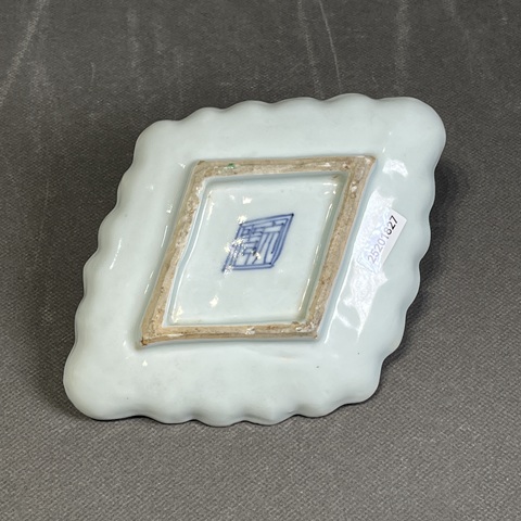 古玩陶瓷日本江戶五彩羅漢圖花口盤真品鑒賞圖