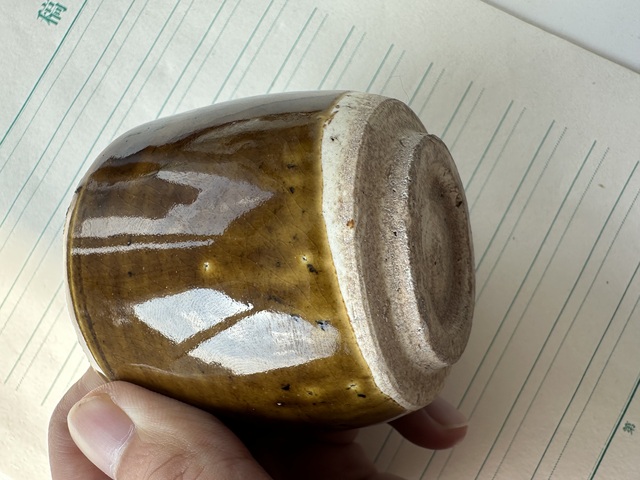 古玩陶瓷褐釉杯真品鑒賞圖