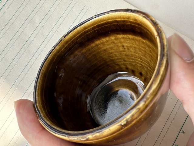 古玩陶瓷褐釉杯真品鑒賞圖