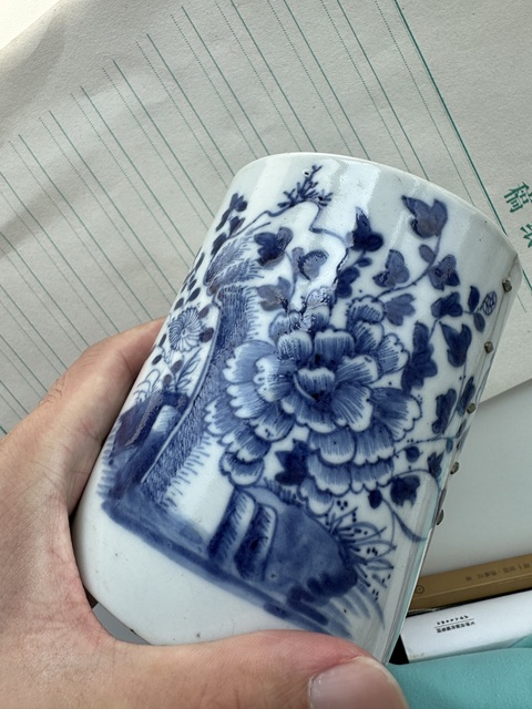 古玩陶瓷青花花卉紋筆筒真品鑒賞圖