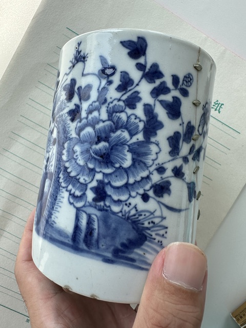 古玩陶瓷青花花卉紋筆筒真品鑒賞圖