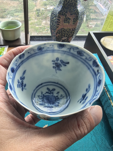 古玩陶瓷青花魚藻紋茶杯真品鑒賞圖