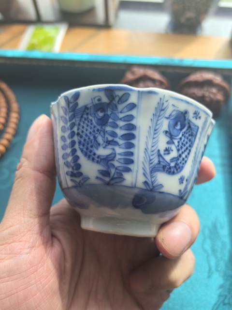 古玩陶瓷青花魚藻紋茶杯真品鑒賞圖