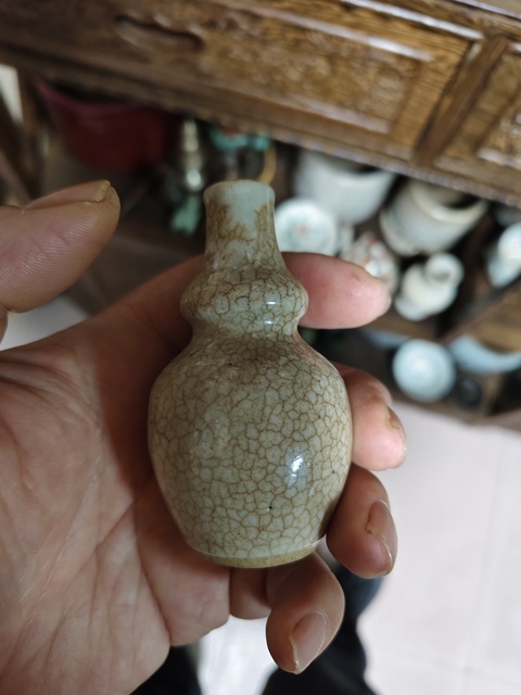 古玩陶瓷哥釉地青花葫蘆型包袱瓶真品鑒賞圖