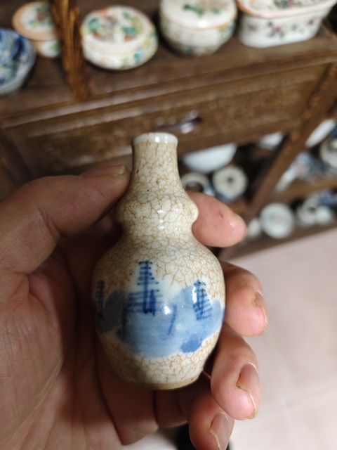 古玩陶瓷哥釉地青花葫蘆型包袱瓶真品鑒賞圖