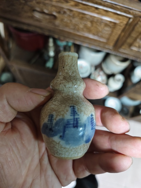 古玩陶瓷哥釉地青花葫蘆型包袱瓶真品鑒賞圖