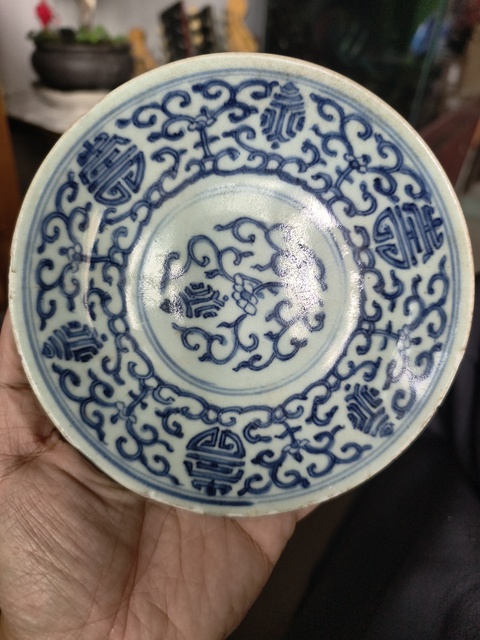 古玩陶瓷花間壽字紋青花盤真品鑒賞圖