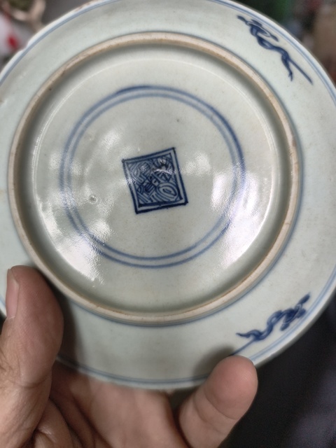 古玩陶瓷花間壽字紋青花盤真品鑒賞圖