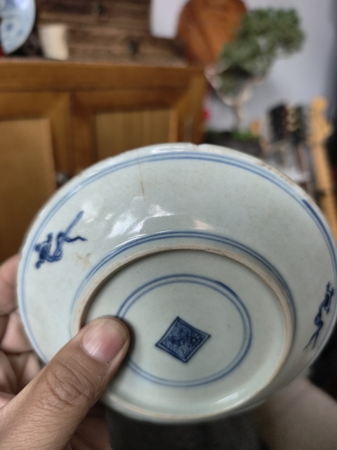 古玩陶瓷花間壽字紋青花盤真品鑒賞圖