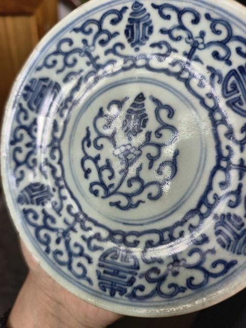 古玩陶瓷花間壽字紋青花盤真品鑒賞圖