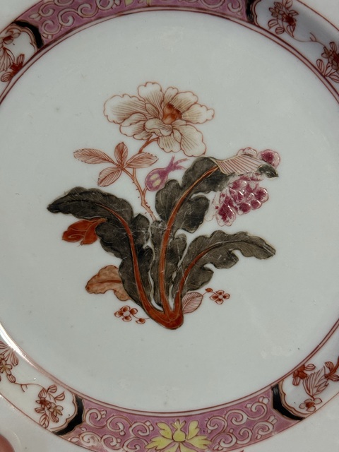 古玩陶瓷花卉紋粉彩盤真品鑒賞圖