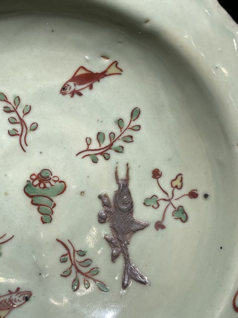 古玩陶瓷五彩魚藻紋盤真品鑒賞圖
