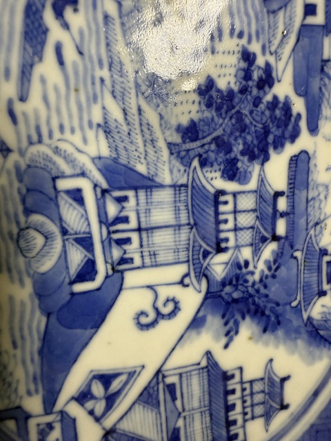 古玩陶瓷清代中期青花山水盤真品鑒賞圖