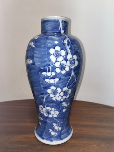 古玩陶瓷青花留白冰梅紋雞腿瓶真品鑒賞圖