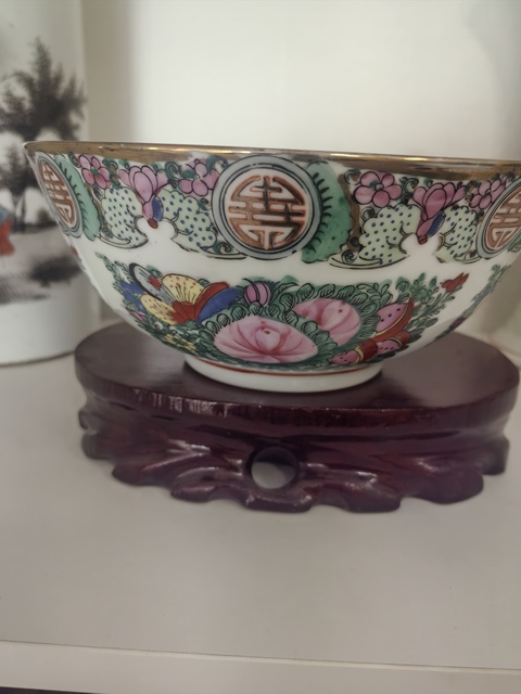 古玩陶瓷廣彩花卉紋大碗真品鑒賞圖