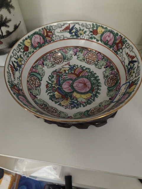 古玩陶瓷廣彩花卉紋大碗真品鑒賞圖