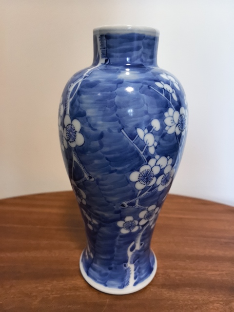 古玩陶瓷青花留白冰梅紋雞腿瓶真品鑒賞圖