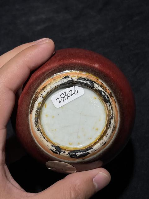 古玩陶瓷紅釉天球瓶真品鑒賞圖
