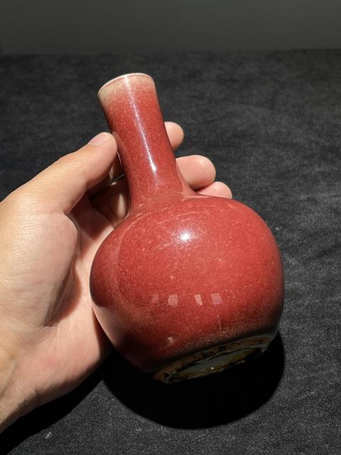 古玩陶瓷紅釉天球瓶真品鑒賞圖
