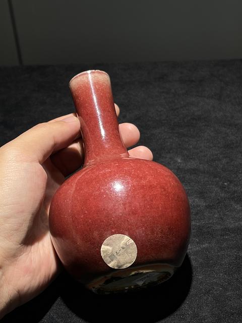 古玩陶瓷紅釉天球瓶真品鑒賞圖