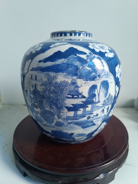 古玩陶瓷青花留白冰梅紋開光山水紋青花罐真品鑒賞圖