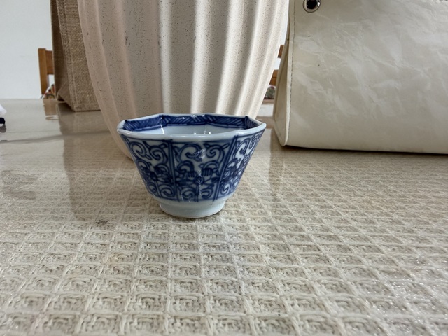 古玩陶瓷花卉青花杯真品鑒賞圖